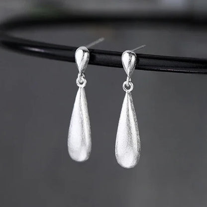 Boucles d’Oreilles Pendantes Goutte en Argent