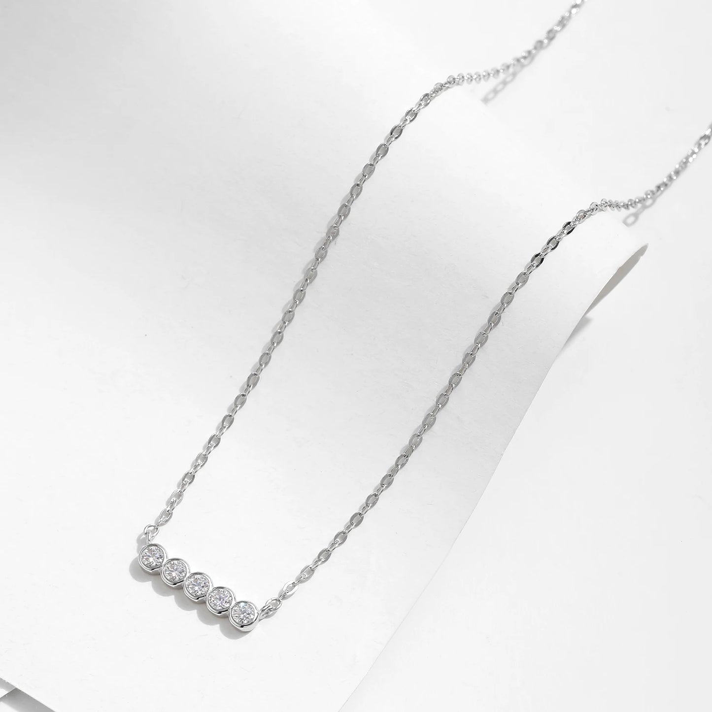 Collier Moissanite Élégance Linéaire