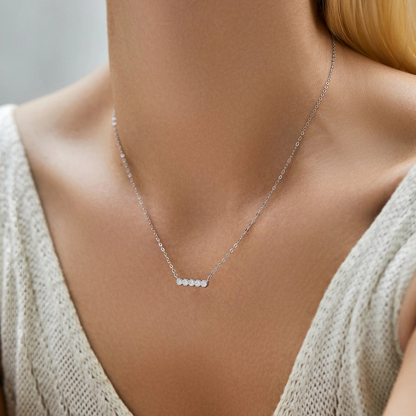 Collier Moissanite Élégance Linéaire